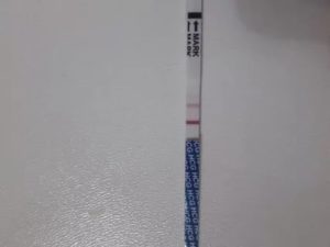 Слабая вторая полоска на тест в первые дни задержки