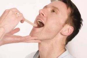 Щекочет в горле