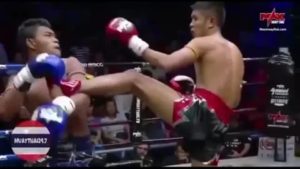 Удар локтем в молочную железу