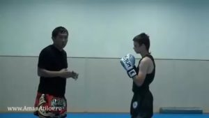 Удар локтем в молочную железу