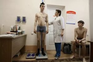 Прохождение медкомиссии в военкомате (шрамы на предплечье)