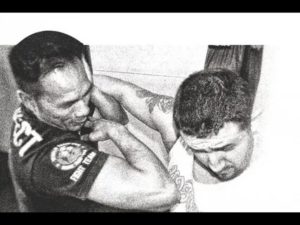 Удар локтем в молочную железу